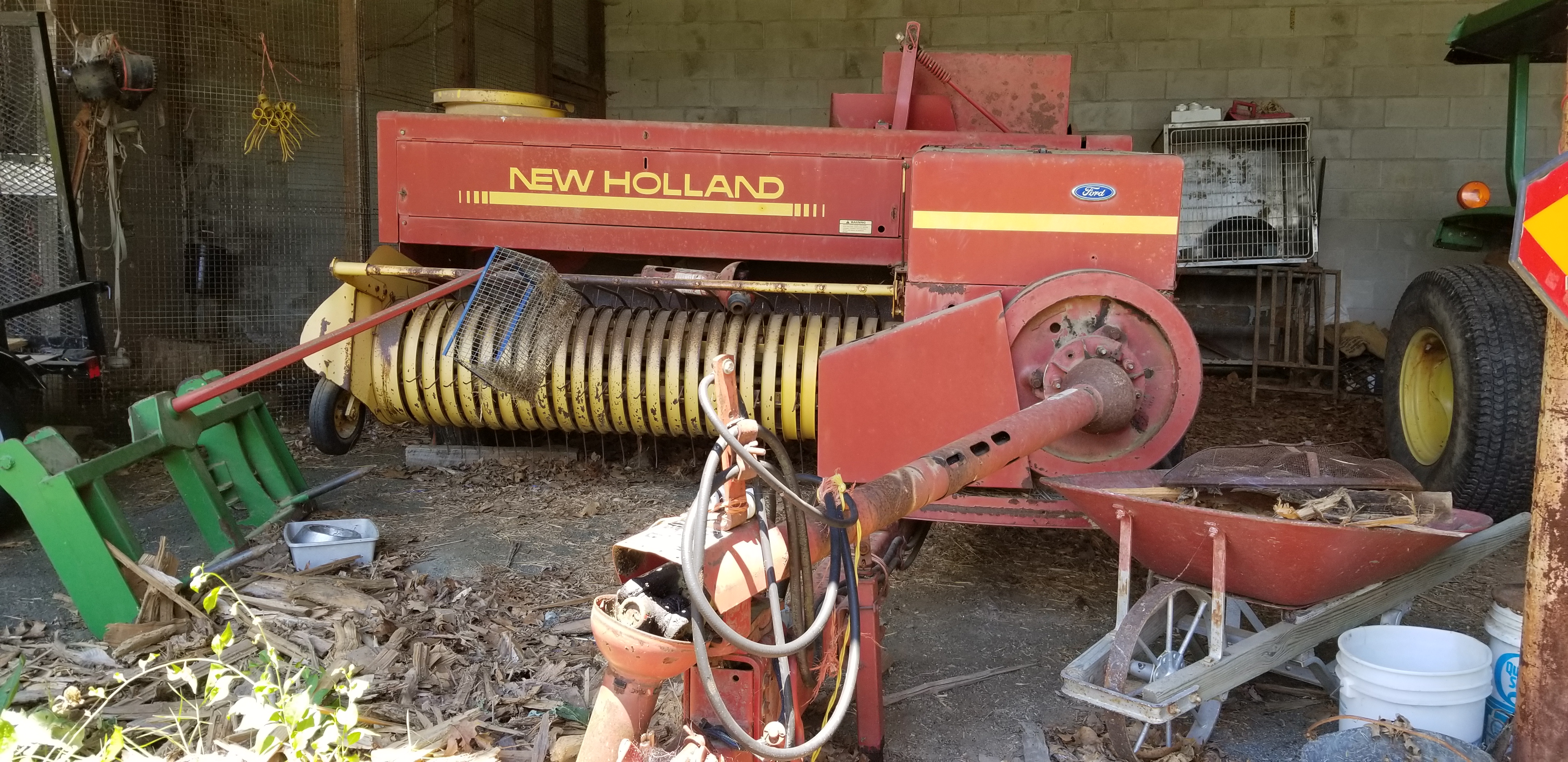 New Holland 575 Baler PA Haiti Auction